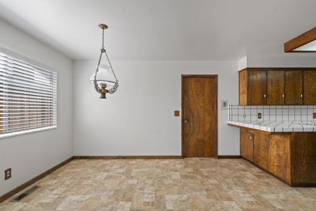 1500 Sunset Drive, Hollister CA: https://media.crmls.org/mediaz/d93720dd-bfff-4417-b678-340d0e381133.jpg