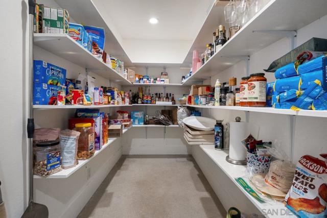 3647 Laketree Dr., Fallbrook CA: https://media.crmls.org/mediaz/d9379da8-5321-46cf-a097-cb45d6d38028.jpg
