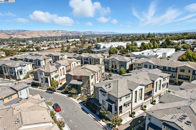 418 Desert Holly St, Milpitas CA: https://media.crmls.org/mediaz/d937c7d9-c50c-4d9f-a130-f7bf8dc81994.jpg