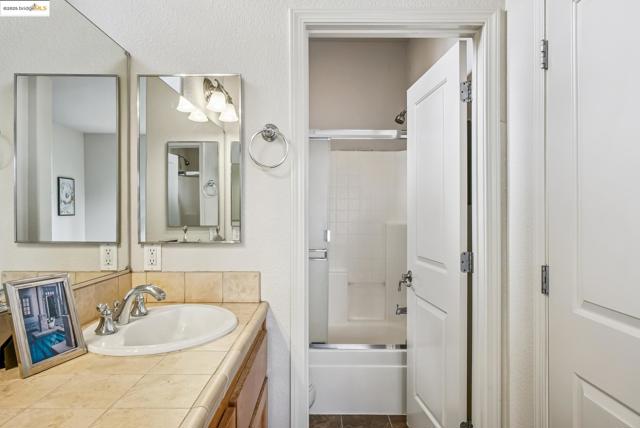 1861 Parkside Dr, Concord CA: https://media.crmls.org/mediaz/d937d805-e8c5-46f1-ad00-f51fe5e5f9c7.jpg