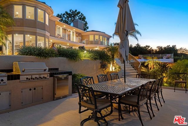 7833 Torreyson Drive, Los Angeles CA: https://media.crmls.org/mediaz/d937d890-ab86-41a1-8d06-4aab82086763.jpg