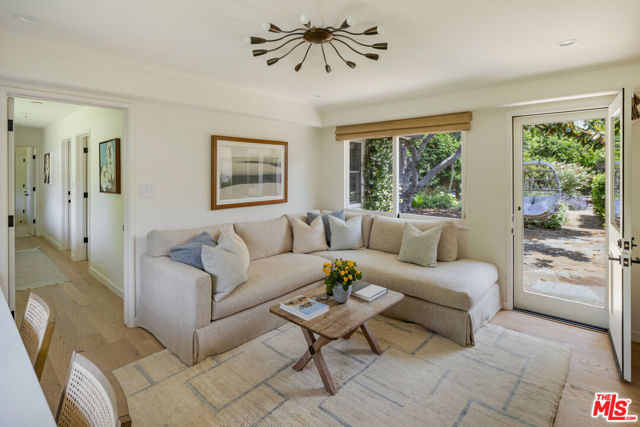 13214 Riviera Ranch Road, Los Angeles CA: https://media.crmls.org/mediaz/d9384382-0489-4717-8816-069ca41beff6.jpg