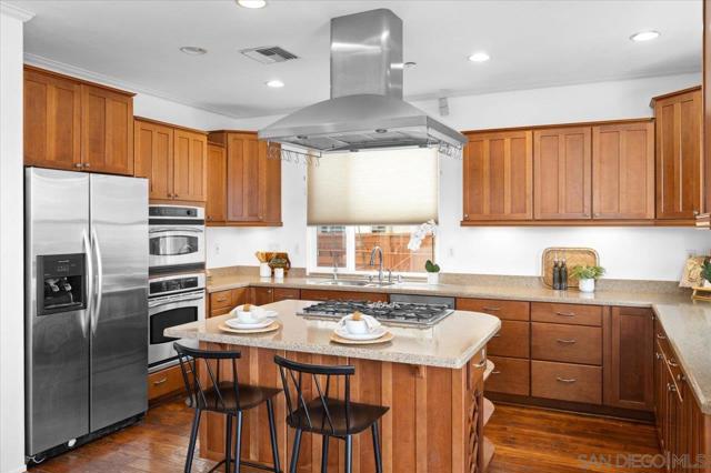 2412 Starlight Gln, Escondido CA: https://media.crmls.org/mediaz/d93a0877-262f-41a8-b65f-a2baad296572.jpg