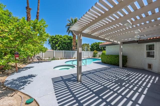 Image 13 of 37 For 72890 Amber Street