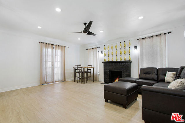 2406 3rd Avenue, Los Angeles CA: https://media.crmls.org/mediaz/d93add81-3c3b-4b32-8268-eb39d38f85fe.jpg