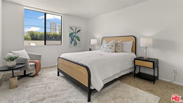 1201 Roxbury Drive, Los Angeles CA: https://media.crmls.org/mediaz/d93cf598-1480-410a-a434-b61df41f9614.jpg