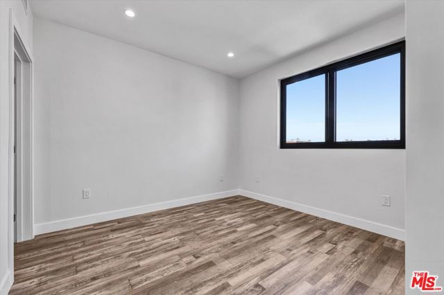 1537 S Wilton Place, Los Angeles CA: https://media.crmls.org/mediaz/d93cfab7-c833-4211-976b-4f0c2642d652.jpg