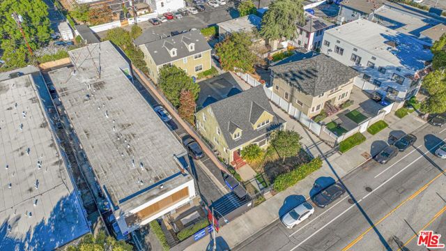 921 W 30th Street, Los Angeles CA: https://media.crmls.org/mediaz/d93d58e7-4559-438a-80f1-731b3af96ed4.jpg