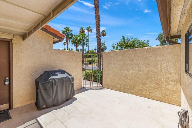 130 Willow Lake Drive, Palm Desert, CA 92260