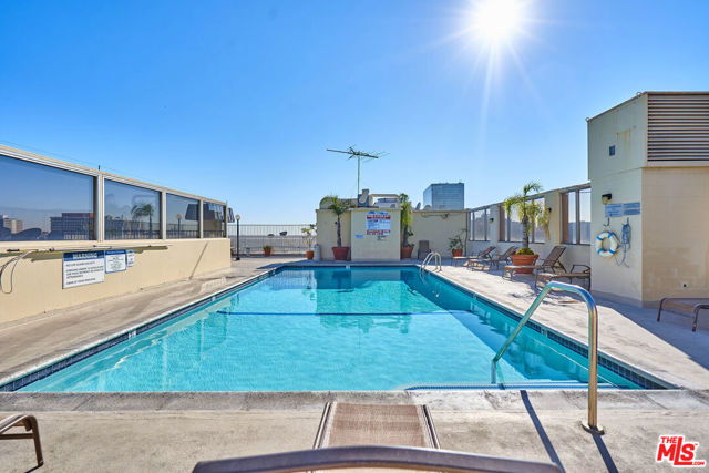 421 S La Fayette Park Place, Los Angeles CA: https://media.crmls.org/mediaz/d93d6840-5516-4a3d-aca9-45b4fea836e5.jpg