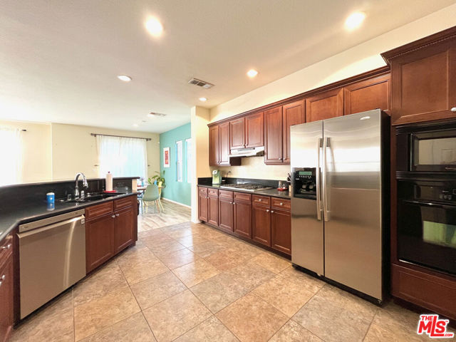 16414 W Nicklaus Drive,  CA: https://media.crmls.org/mediaz/d93dadb8-10aa-4c32-bac9-c95c0357c400.jpg