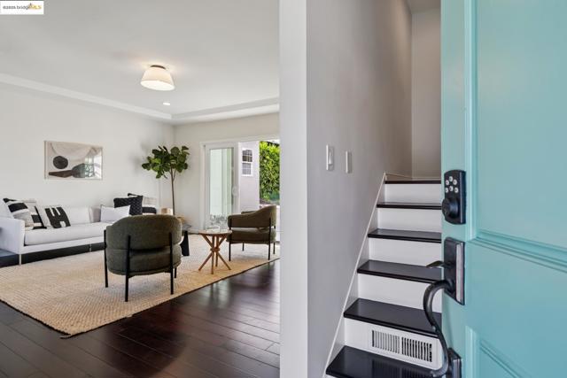 4701 Kaphan Ave, Oakland CA: https://media.crmls.org/mediaz/d93dc002-e19e-4dd6-859e-ef0b15d4237d.jpg