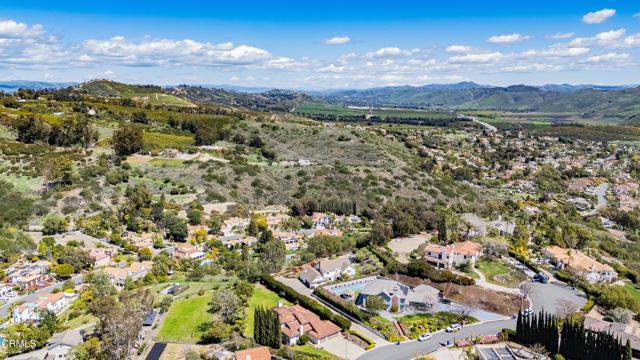 6065 Cielo Vista Court, Camarillo CA: https://media.crmls.org/mediaz/d93e4bd6-07f4-4227-9fb0-0bd5f3b23b9d.jpg