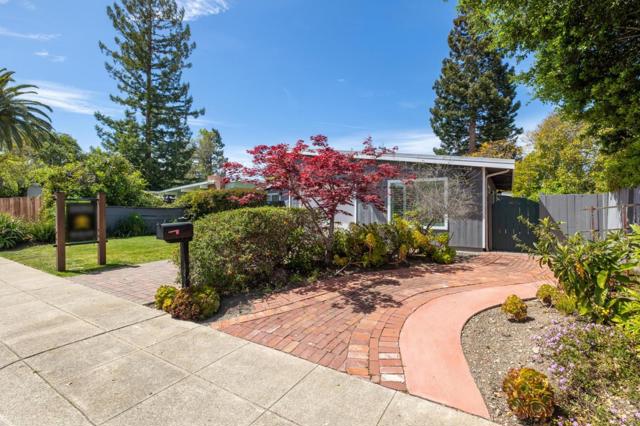 342 Carolina Lane, Palo Alto CA: https://media.crmls.org/mediaz/d93eb7da-db7c-4054-9e34-48d7bd4b11c7.jpg