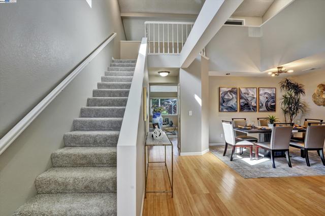 30 San Vicente Ct, Danville CA: https://media.crmls.org/mediaz/d93ef13a-5dba-4b8b-8c8e-b7b9c06f78bb.jpg