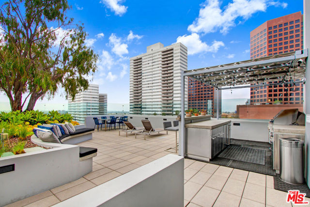 1168 S Barrington Avenue, Los Angeles CA: https://media.crmls.org/mediaz/d93f3c96-fa36-4735-9afc-64eaa4b5234b.jpg