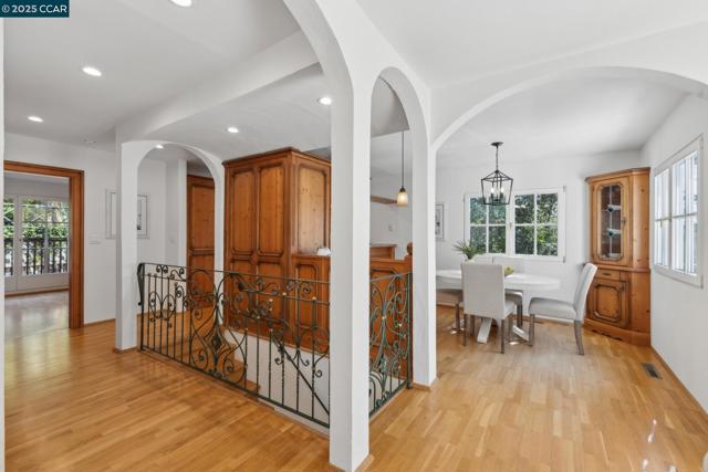 40 Las Palomas, Orinda CA: https://media.crmls.org/mediaz/d9400b01-5b40-47f8-a45a-c98264b963b3.jpg
