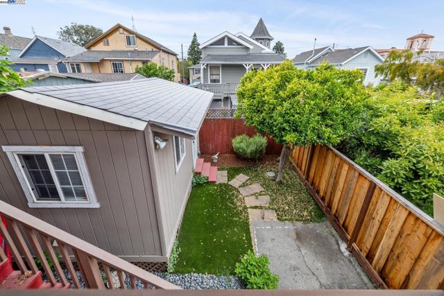 545 Central Ave, Alameda CA: https://media.crmls.org/mediaz/d9403dfd-201e-4b4b-97f5-30548620966e.jpg