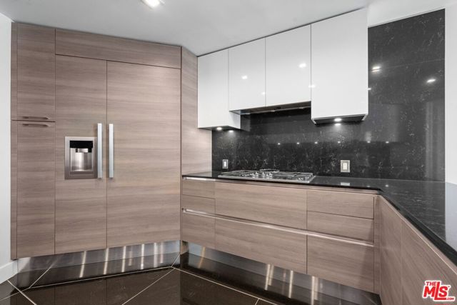 10490 Wilshire Boulevard, Los Angeles CA: https://media.crmls.org/mediaz/d94104a2-2c97-4568-9d21-c895f6122b7a.jpg