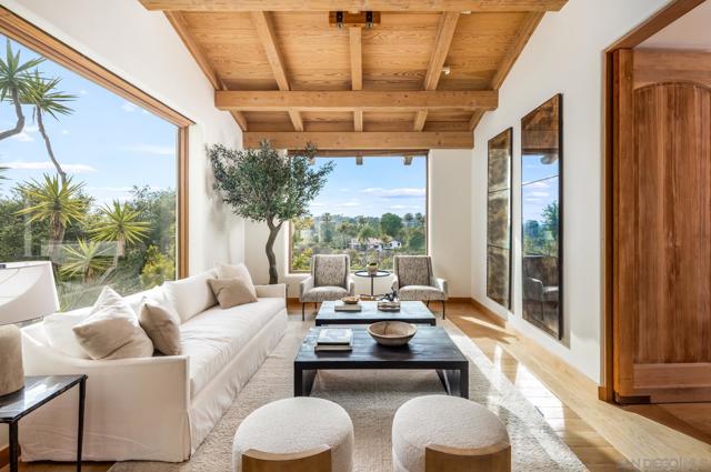 6884 El Camino Del Norte, Rancho Santa Fe CA: https://media.crmls.org/mediaz/d942e523-c2f5-407b-8bcf-df3da35e20b3.jpg