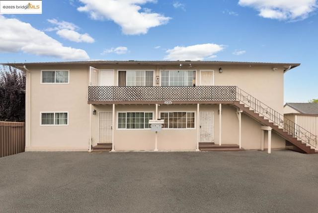 2090 Marina Blvd, San Leandro CA: https://media.crmls.org/mediaz/d9439689-561c-45ab-bd0a-f85a171261b1.jpg
