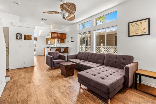 6550 Ponto Dr, Carlsbad CA: https://media.crmls.org/mediaz/d94398cb-6c73-44bd-a052-d32eb266404b.jpg
