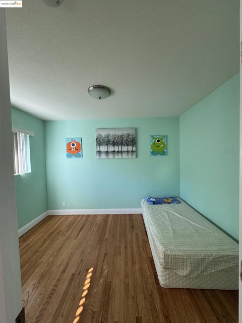 8 Juniper Way, Moraga CA: https://media.crmls.org/mediaz/d9449ef7-5e03-4c16-adb9-dfb43aec1a87.jpg
