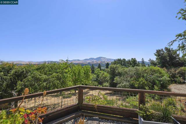 68 Terrace Rd, Walnut Creek CA: https://media.crmls.org/mediaz/d944a352-9dc7-4dde-889f-8576e7197fbf.jpg