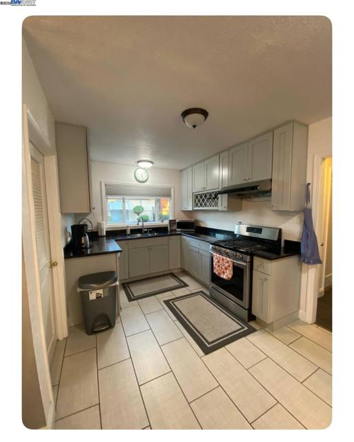 1112 Adason Dr, San Leandro CA: https://media.crmls.org/mediaz/d944d488-ec32-4dd9-b76a-b5846cdc81b2.jpg