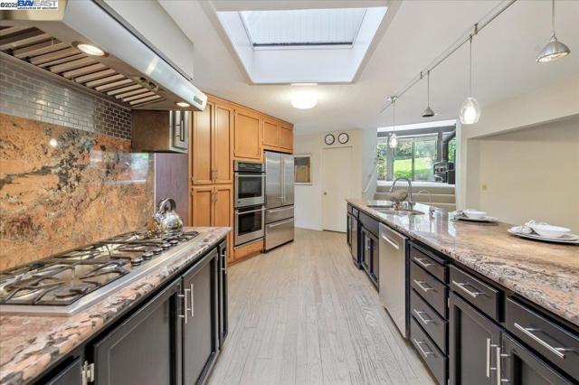 391 Oak Ln, Pleasanton CA: https://media.crmls.org/mediaz/d94509bb-6fdb-4161-955c-2f5d41e8a6fa.jpg
