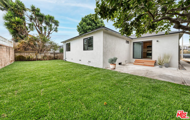 12034 Alberta Drive, Culver City CA: https://media.crmls.org/mediaz/d94559d2-a680-4ba4-bb4c-bf53c3f57bca.jpg