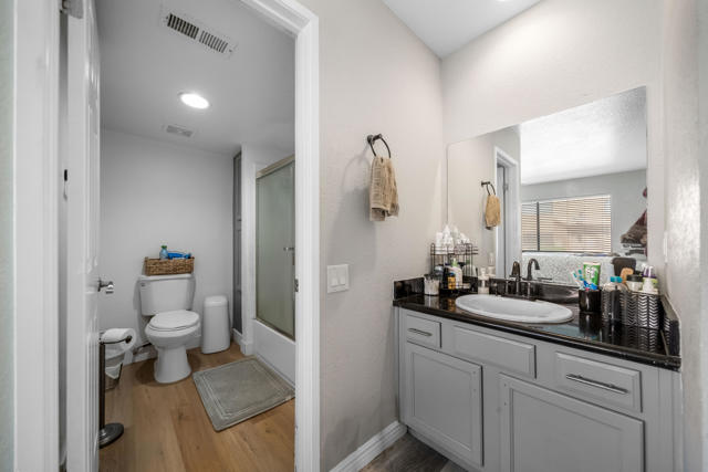 Image 14 of 31 For 78650 Avenue 42  101