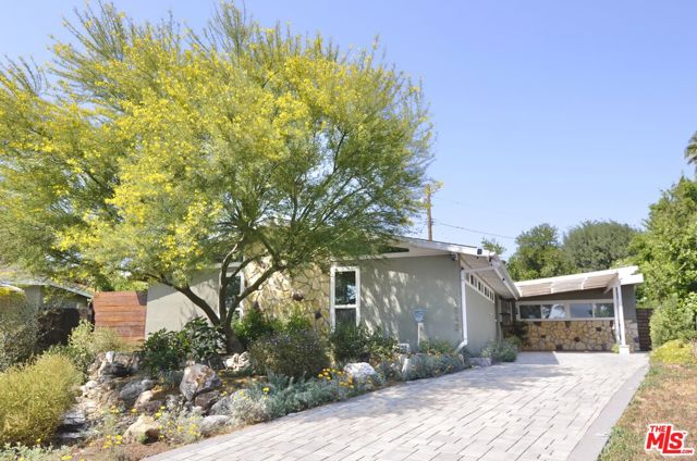 9342 Debra Avenue, North Hills CA: https://media.crmls.org/mediaz/d9461cf3-559c-443b-b23c-4e78ff0ad937.jpg