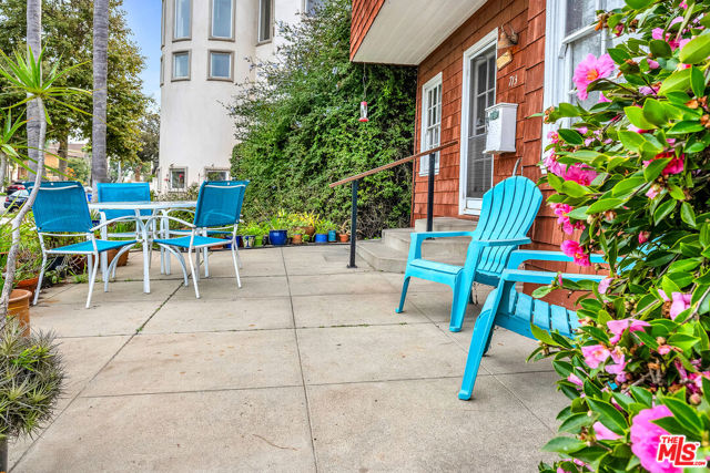 713 Broadway, Redondo Beach, California 90277, 3 Bedrooms Bedrooms, ,2 BathroomsBathrooms,Residential,Sold,Broadway,25617063