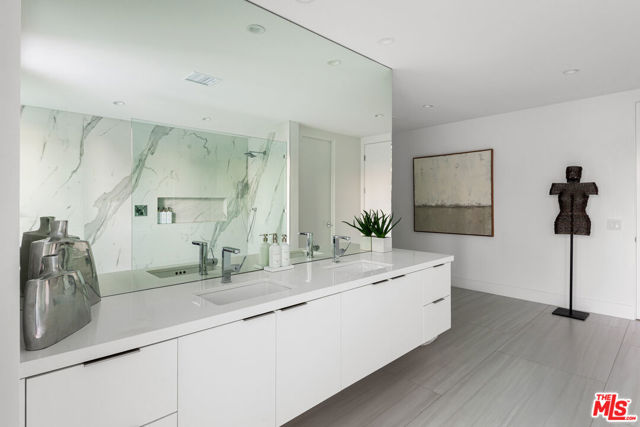 49723 Avenida Montero, La Quinta CA: https://media.crmls.org/mediaz/d9471b14-9425-4e9a-b51c-63a93d618ba8.jpg