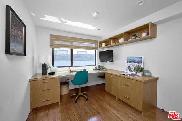 2329 Clement Avenue, Venice CA: https://media.crmls.org/mediaz/d9479655-52bd-42cf-933c-b29151c993ca.jpg