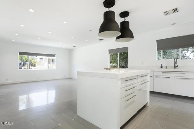 Detail Gallery Image 7 of 30 For 10609 Fernglen Ave, Tujunga,  CA 91042 - 2 Beds | 1 Baths