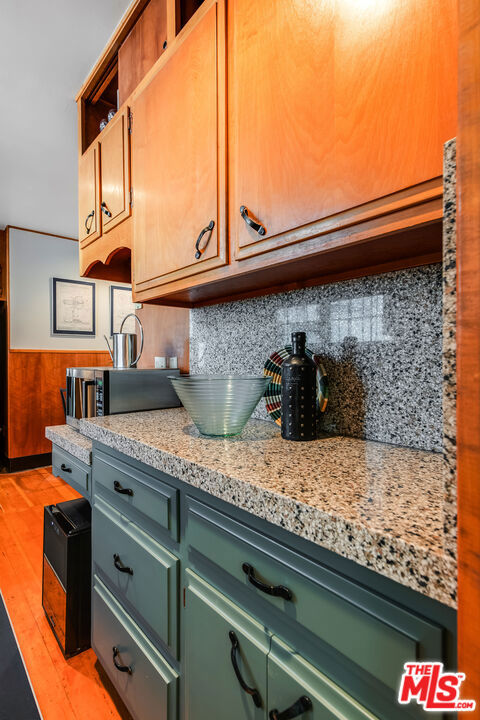 516 N Bronson Avenue, Los Angeles CA: https://media.crmls.org/mediaz/d94807ec-ae3d-4673-9508-ba14c7776e69.jpg