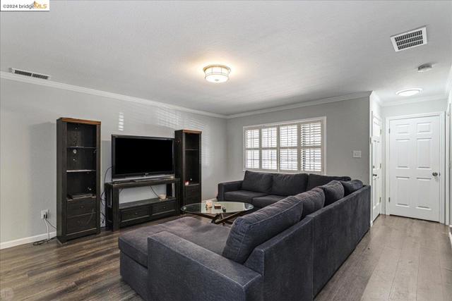 Image 4 of 40 For 79 Panoramic Avenue