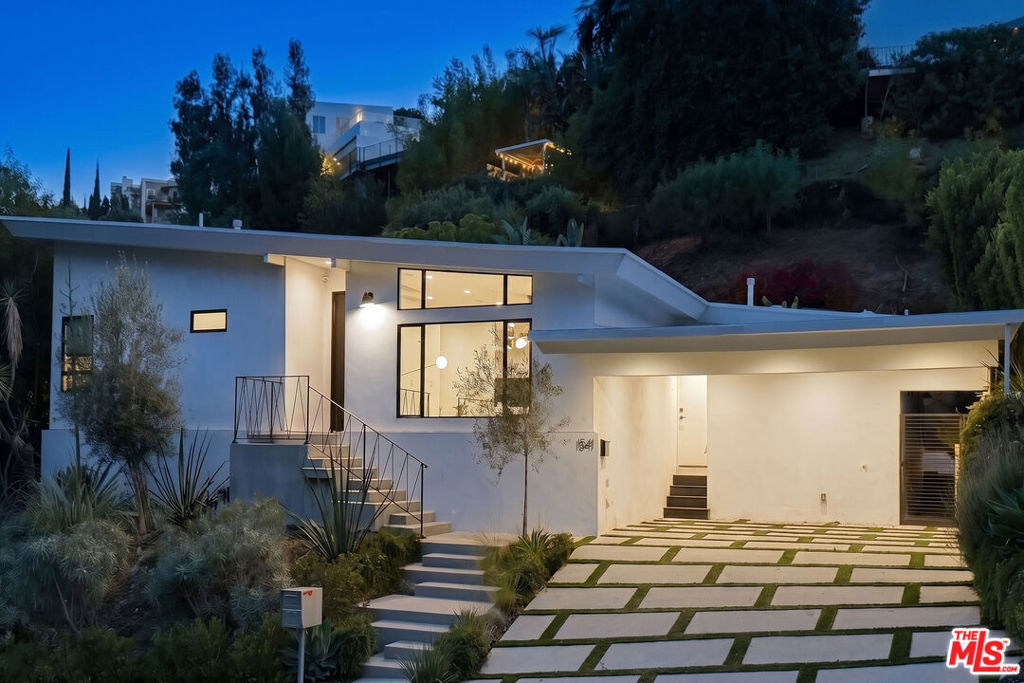 1541 Rising Glen Road — image 1