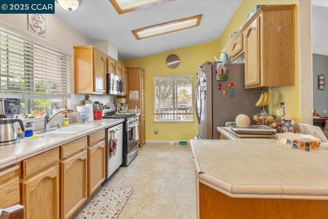 193 Maureen Cir, Bay Point CA: https://media.crmls.org/mediaz/d94a22f1-5211-41d5-a501-5b86880cbaba.jpg