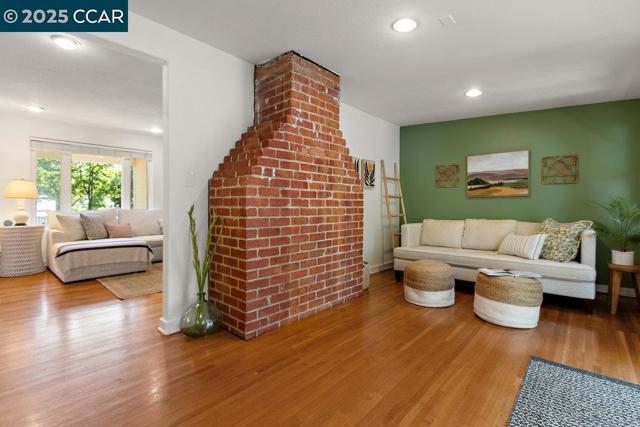 66 Del Hambre Cir, Walnut Creek CA: https://media.crmls.org/mediaz/d94b085a-8054-414e-86c7-982c886771b2.jpg