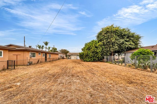 8753 Vans Street, Paramount CA: https://media.crmls.org/mediaz/d94b288f-f217-47b0-b176-103fb867daf1.jpg