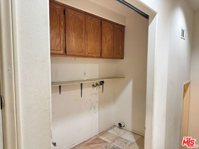 1137 Eagle Vista Drive, Los Angeles CA: https://media.crmls.org/mediaz/d94b6c09-0f60-4794-a89a-f491b25f3d86.jpg