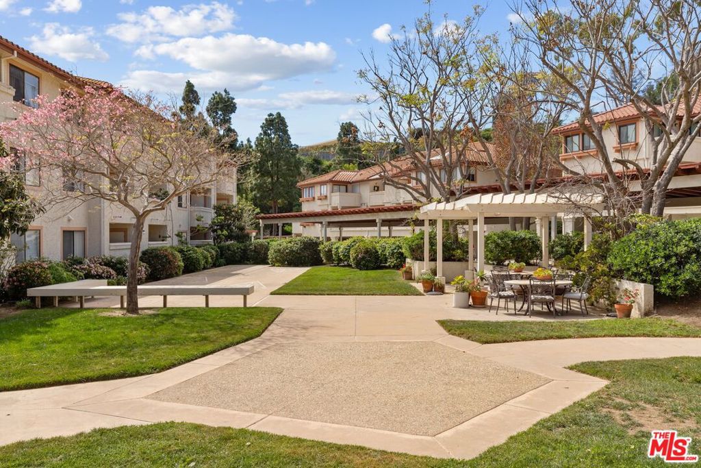 501 Palisades Drive #219