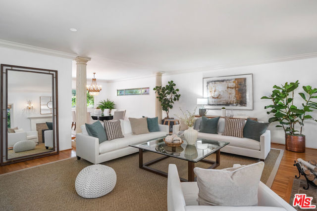 11818 Laurel Hills Road, Studio City CA: https://media.crmls.org/mediaz/d94bebc4-5e7c-42d2-855e-dae785a887ee.jpg