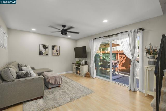 1435 Bel Air Dr, Concord CA: https://media.crmls.org/mediaz/d94bee9e-f604-4446-84d8-7ed6991fc34a.jpg