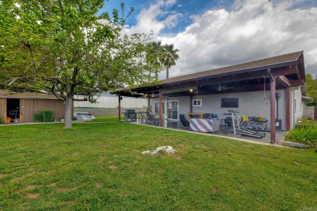 519 Meadow Grove Place, Escondido CA: https://media.crmls.org/mediaz/d94bfedb-8927-40c2-89ee-3ac3273716df.jpg