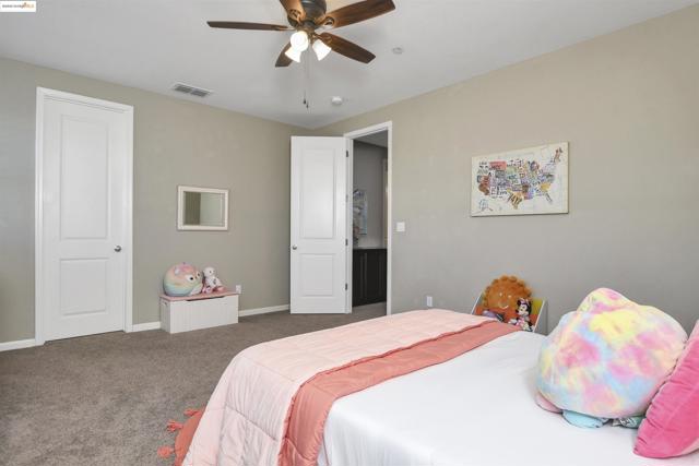 847 Dunmore St, Oakley CA: https://media.crmls.org/mediaz/d94c521e-12cc-4335-83c7-4672ff02dea0.jpg