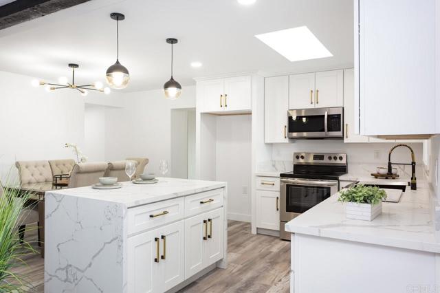 12049 Coping Place, Lakeside CA: https://media.crmls.org/mediaz/d94d6e73-c9f2-4f3d-880c-d6b62d547ed5.jpg
